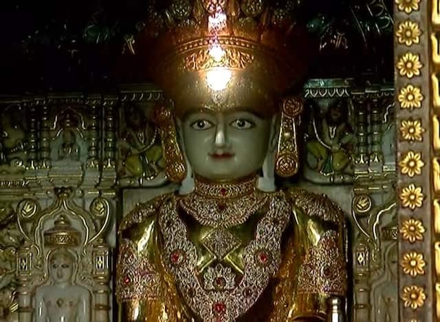 sun tilak on mahavir forehead gandhinagar koba temple 22 may gandhi nagar gujarat1